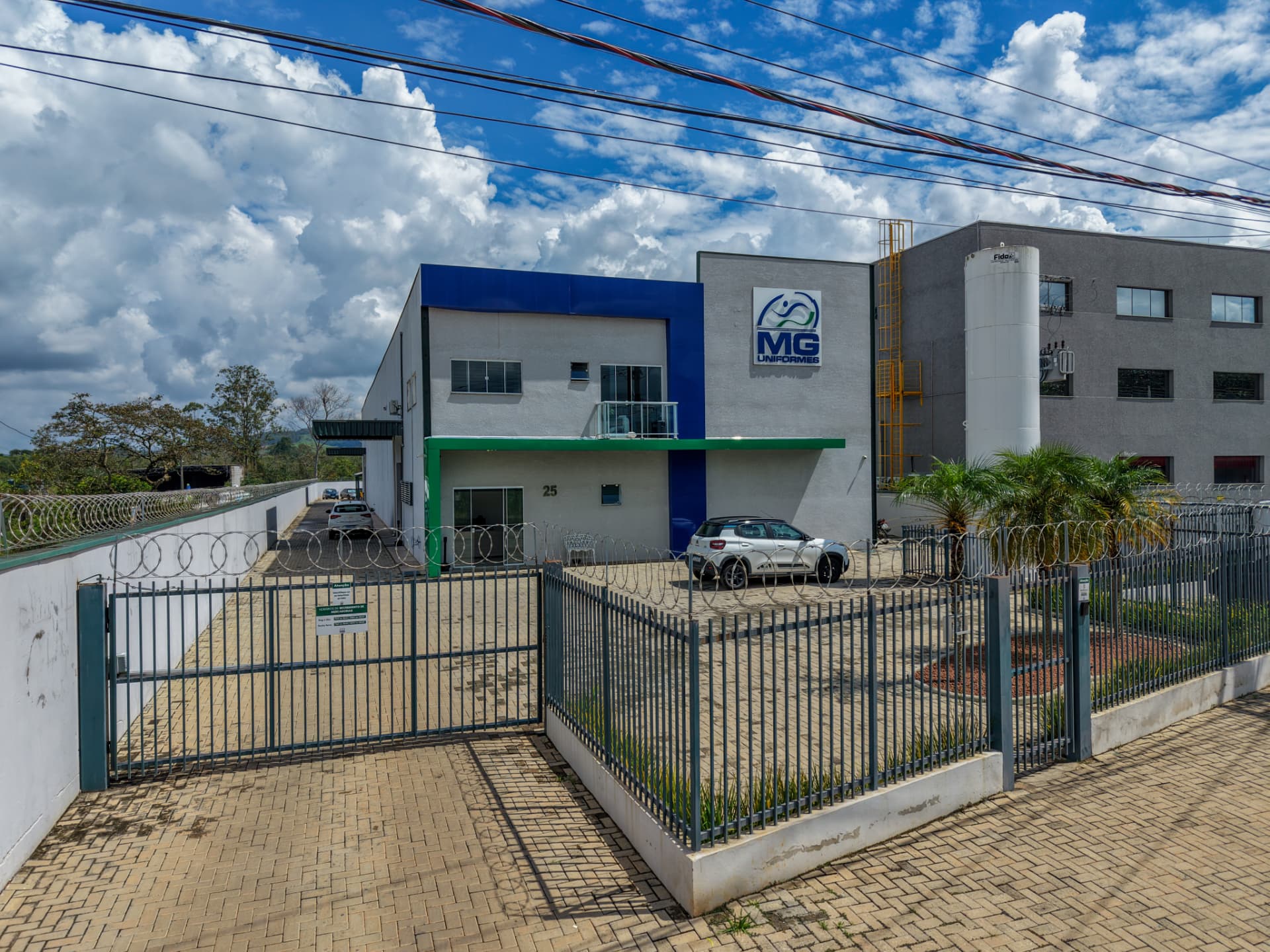 Fachada do parque fabril da MG Uniformes